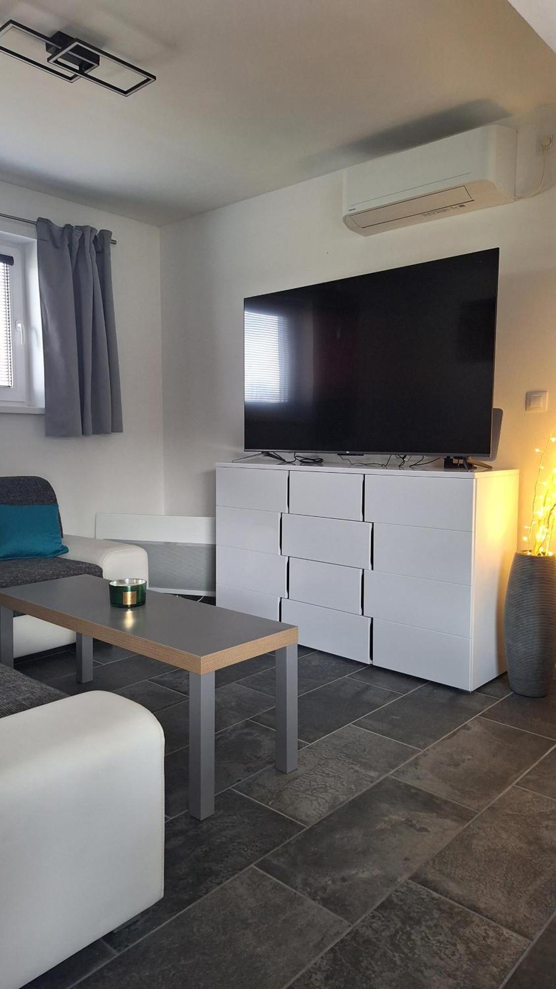 Bungalov Na Brehu Labe S Vlastnim Molem Pardubice Bagian luar foto