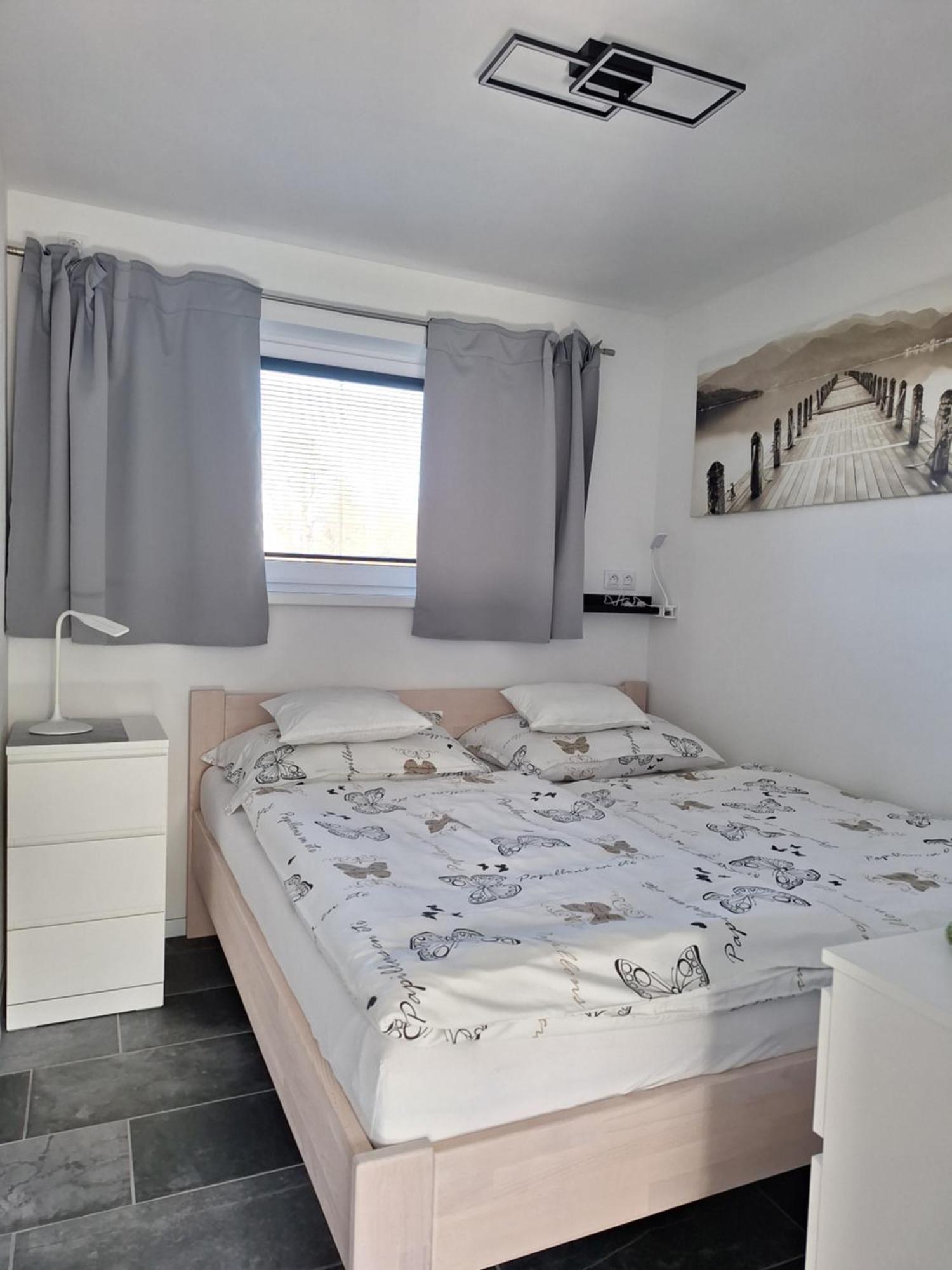 Bungalov Na Brehu Labe S Vlastnim Molem Pardubice Bagian luar foto