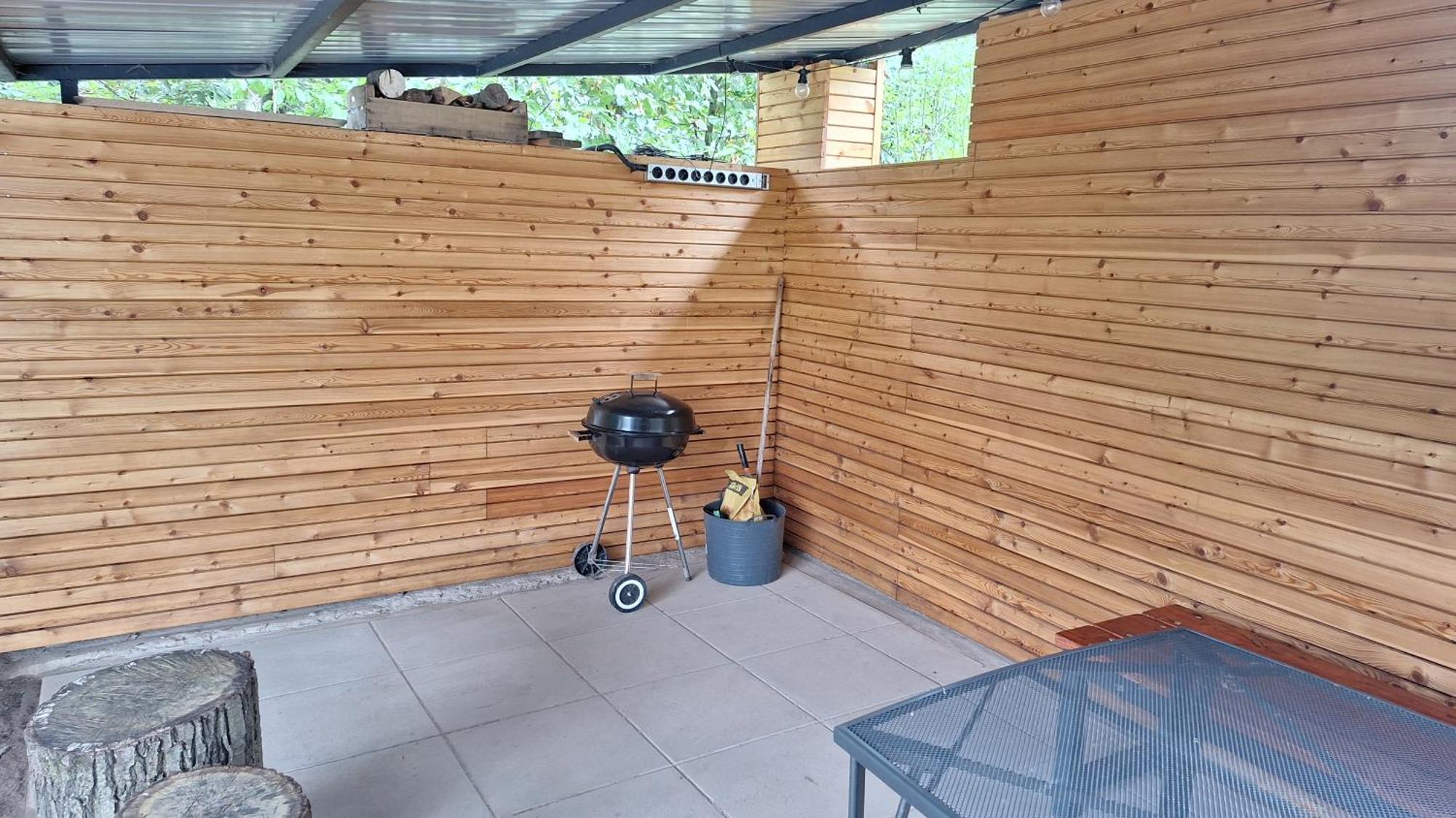 Bungalov Na Brehu Labe S Vlastnim Molem Pardubice Bagian luar foto