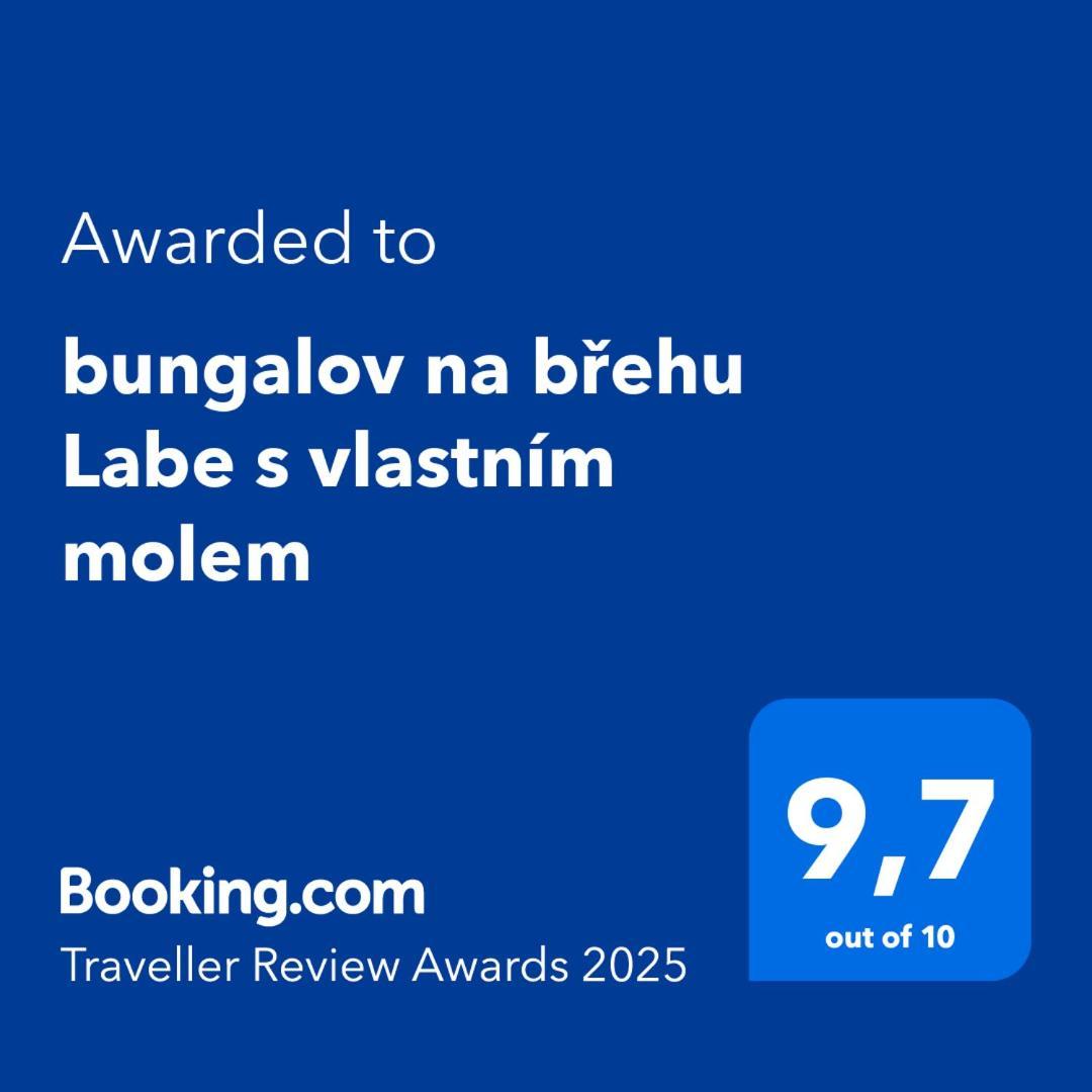 Bungalov Na Brehu Labe S Vlastnim Molem Pardubice Bagian luar foto